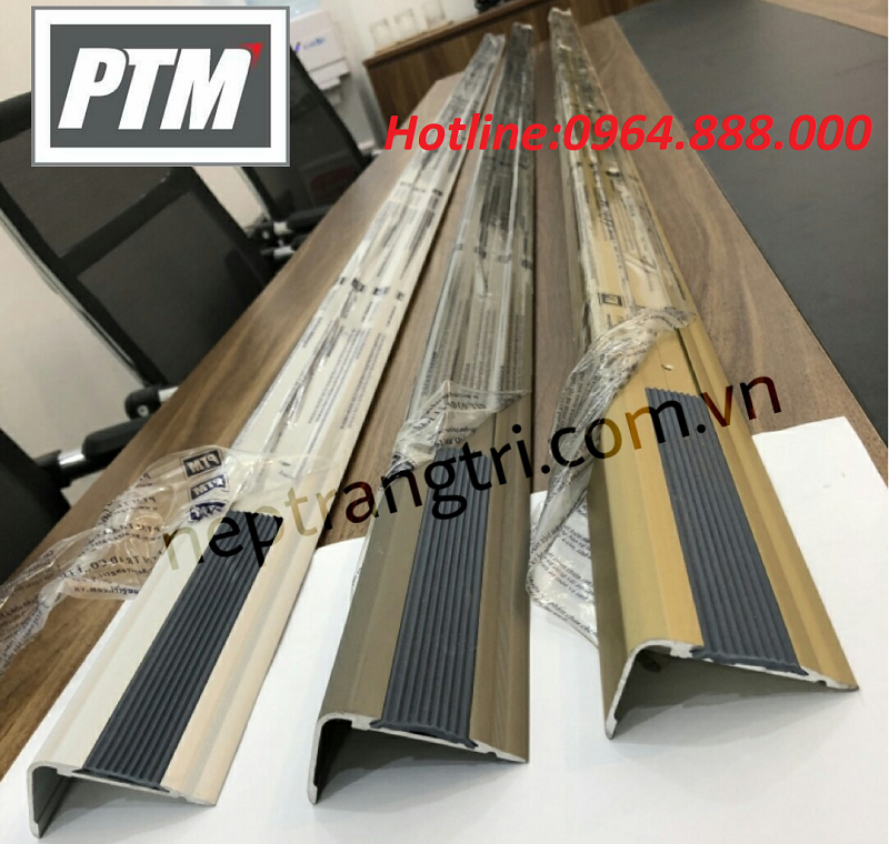 Nẹp nhôm chống trơn cầu thang