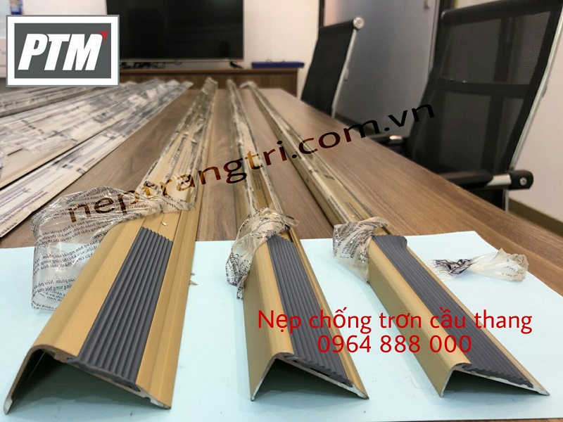 Nẹp chông trơn, thanh ốp chống trơn cầu thang