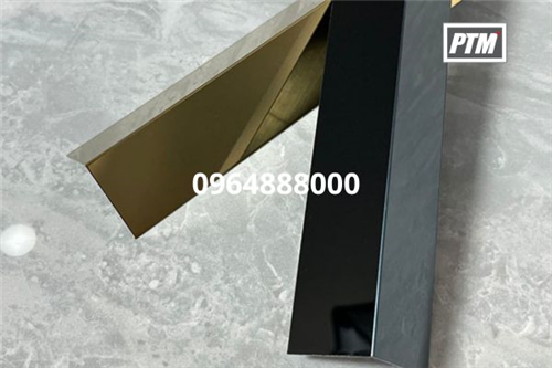 NẸP INOX CHỮ V LÀ GÌ? GIẢI PHÁP BẢO VỆ & HOÀN THIỆN GÓC CẠNH CÔNG TRÌNH HIỆN ĐẠI