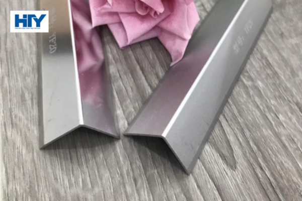 Nẹp V nhôm YF20