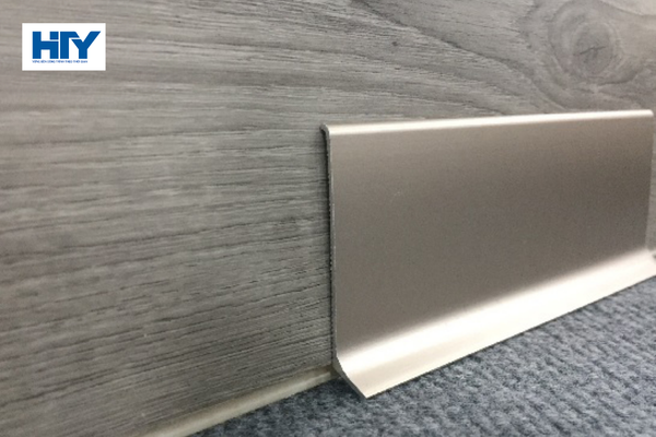 Len chân tường D6