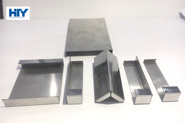 Len chân tường Inox hộp vuông